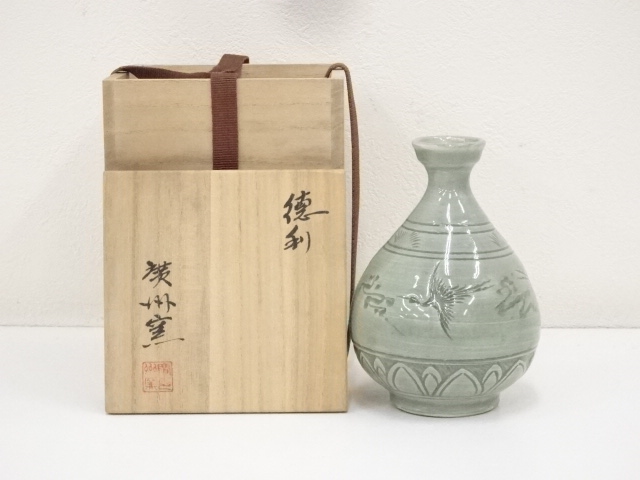 JAPANESE CERAMICS / SAKE BOTTLE